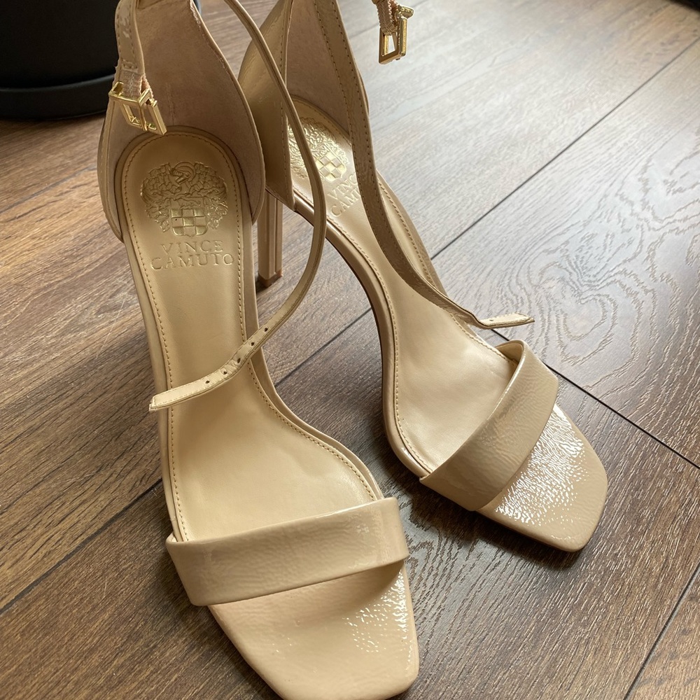 Vince Camuto heels size 8
